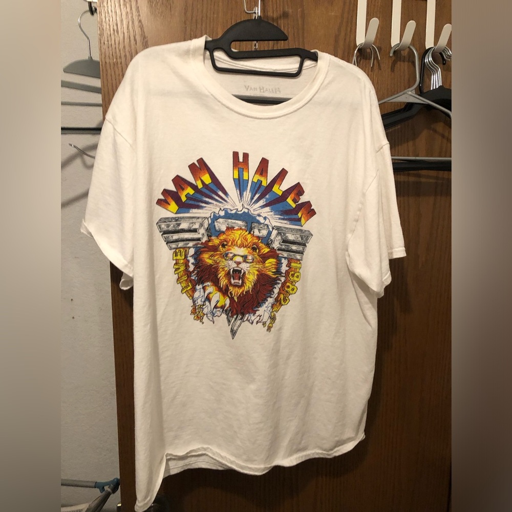 Van Halen Graphic T-Shirt- 124A $25 or $20 w/offer -*tee deal
